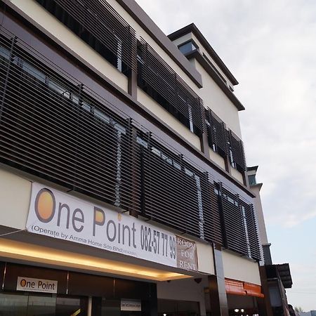 One Point Hotel Kuching Esterno foto
