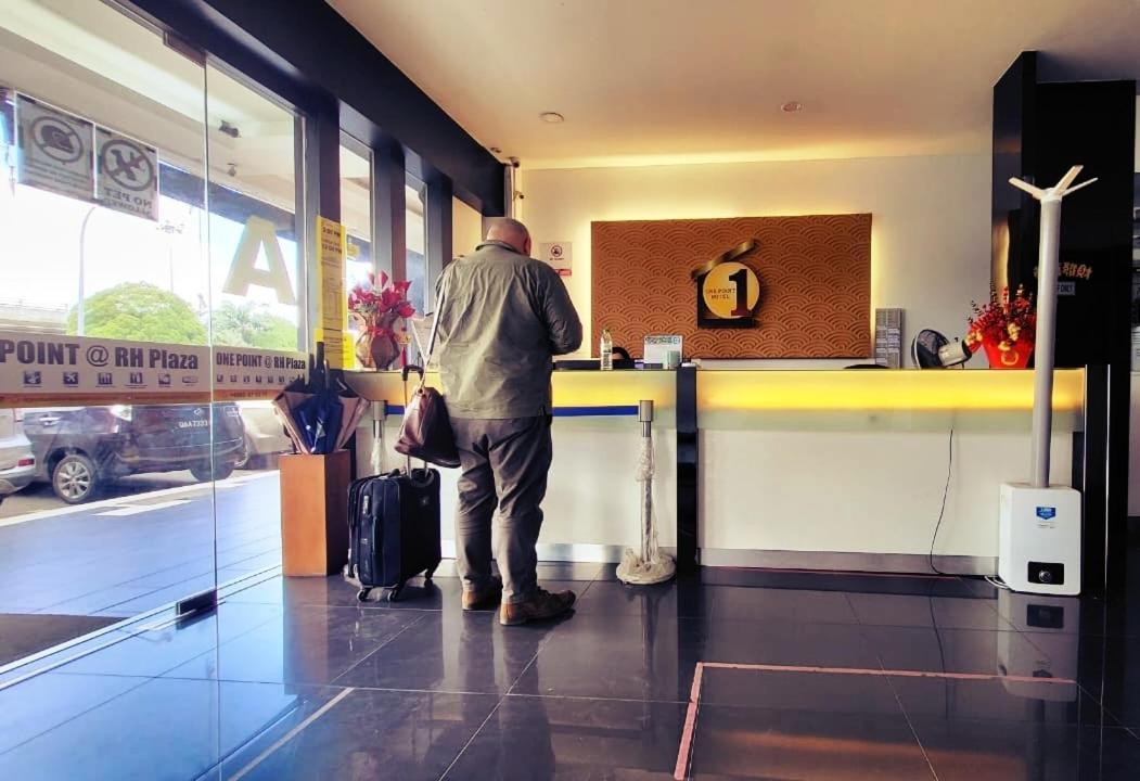 One Point Hotel Kuching Esterno foto