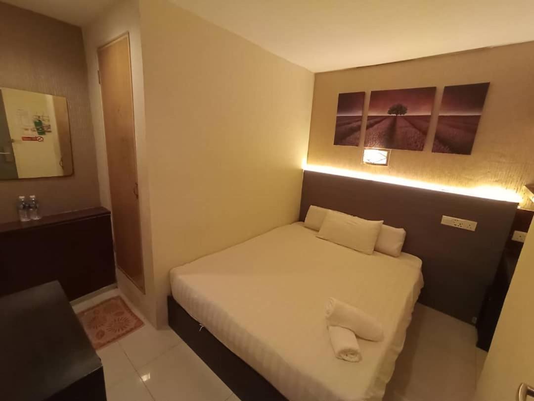 One Point Hotel Kuching Esterno foto