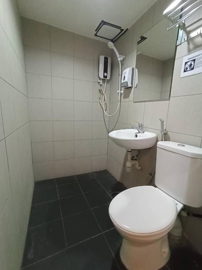 One Point Hotel Kuching Esterno foto