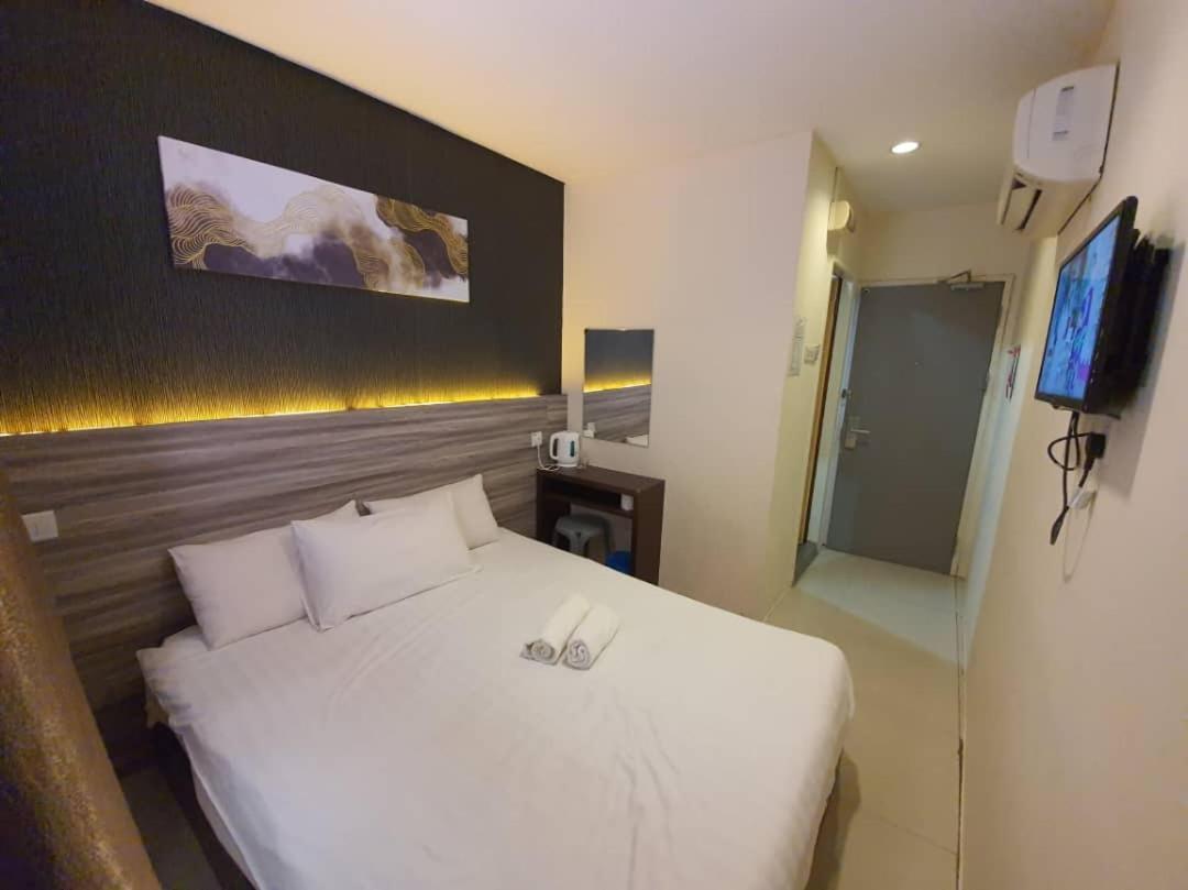 One Point Hotel Kuching Esterno foto