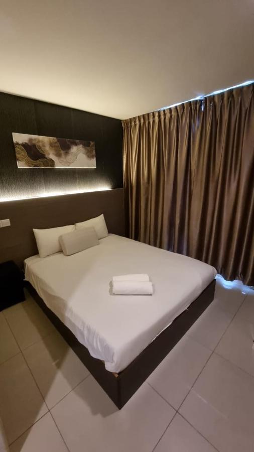 One Point Hotel Kuching Esterno foto