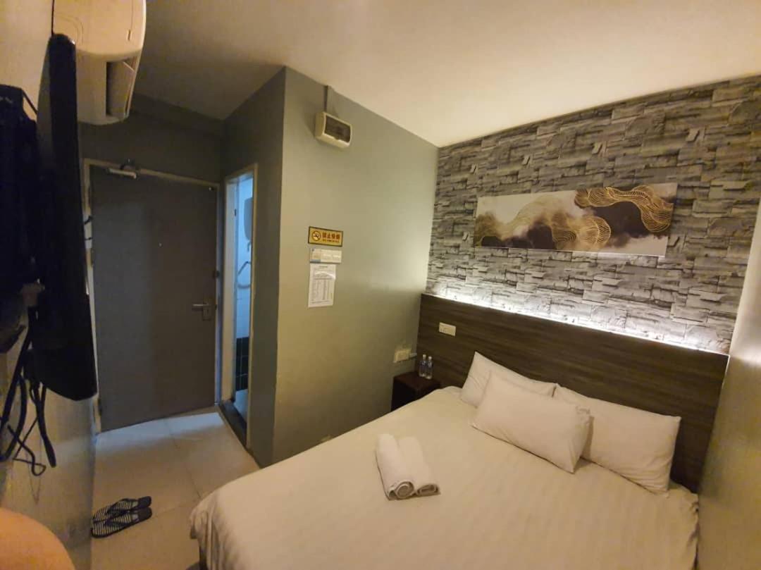 One Point Hotel Kuching Esterno foto