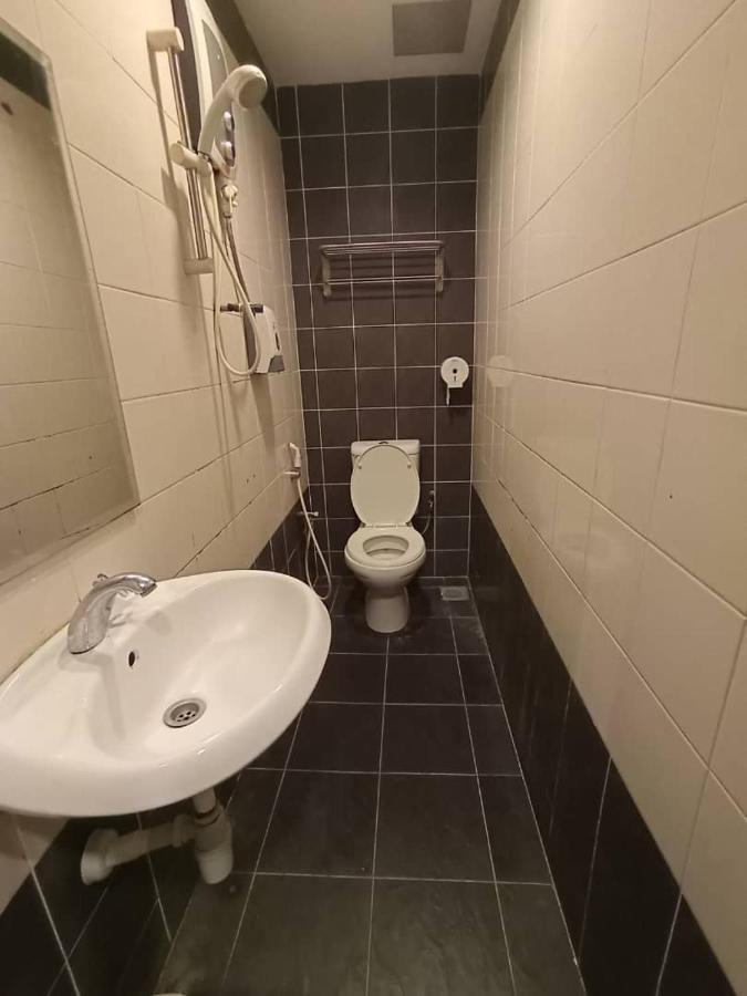 One Point Hotel Kuching Esterno foto