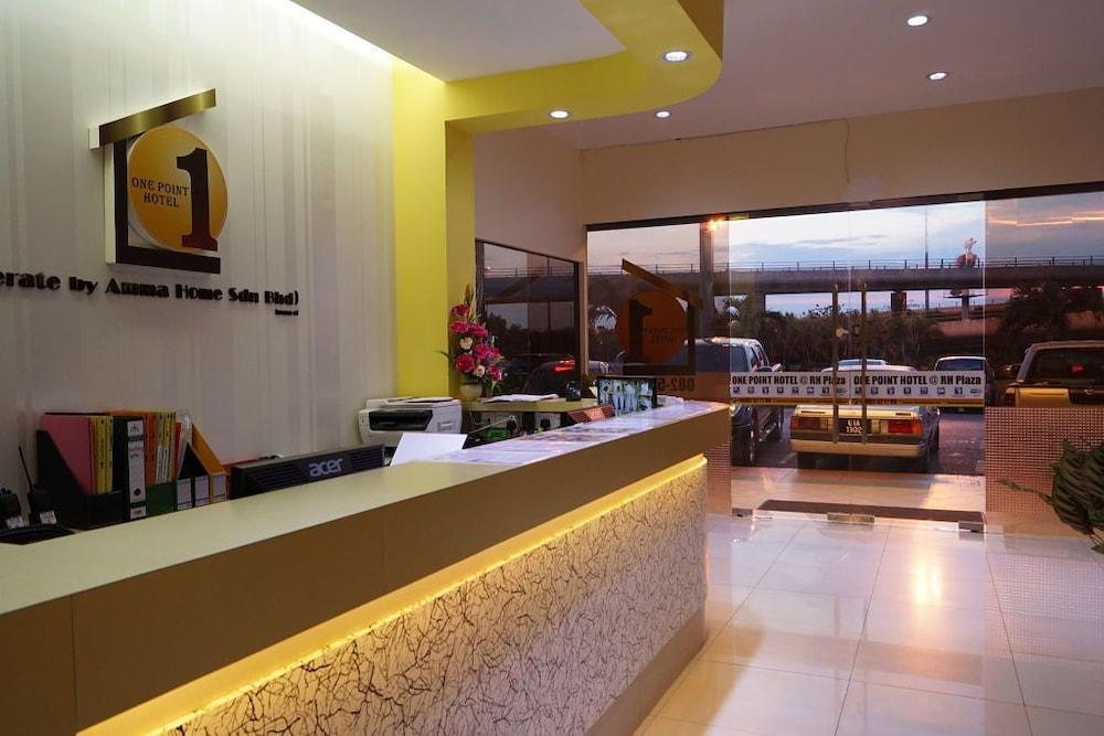 One Point Hotel Kuching Esterno foto