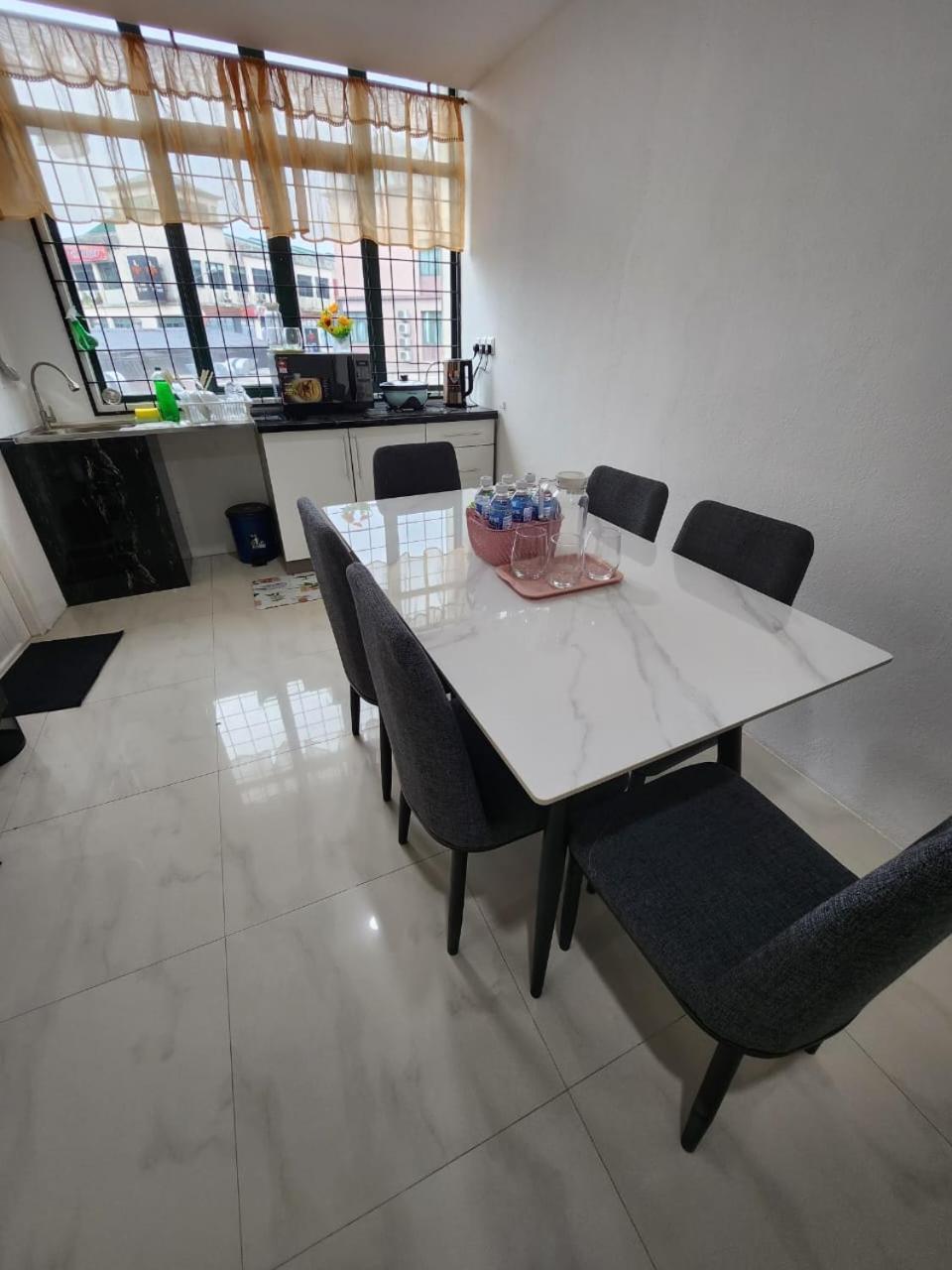 One Point Hotel Kuching Esterno foto