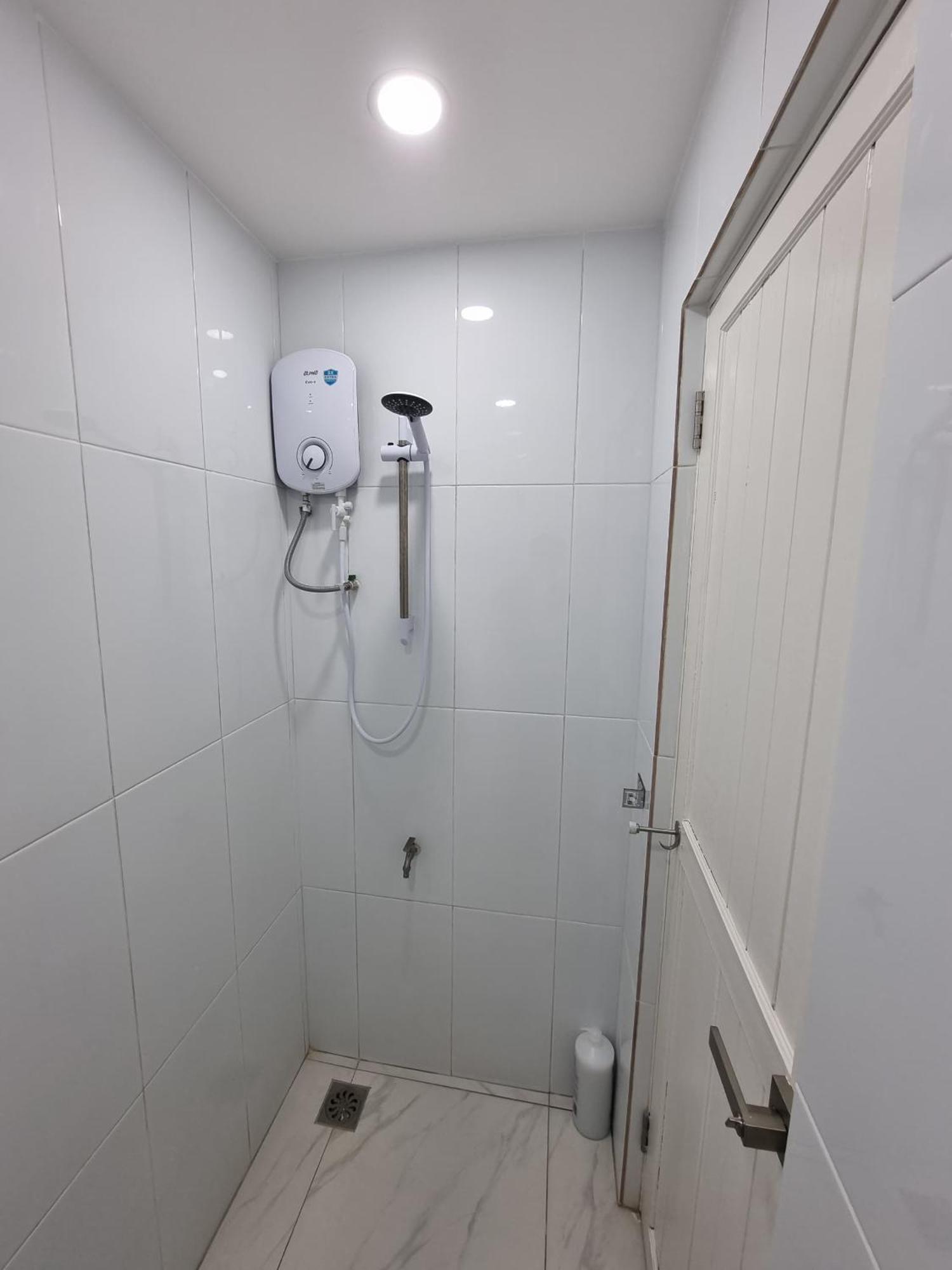 One Point Hotel Kuching Esterno foto