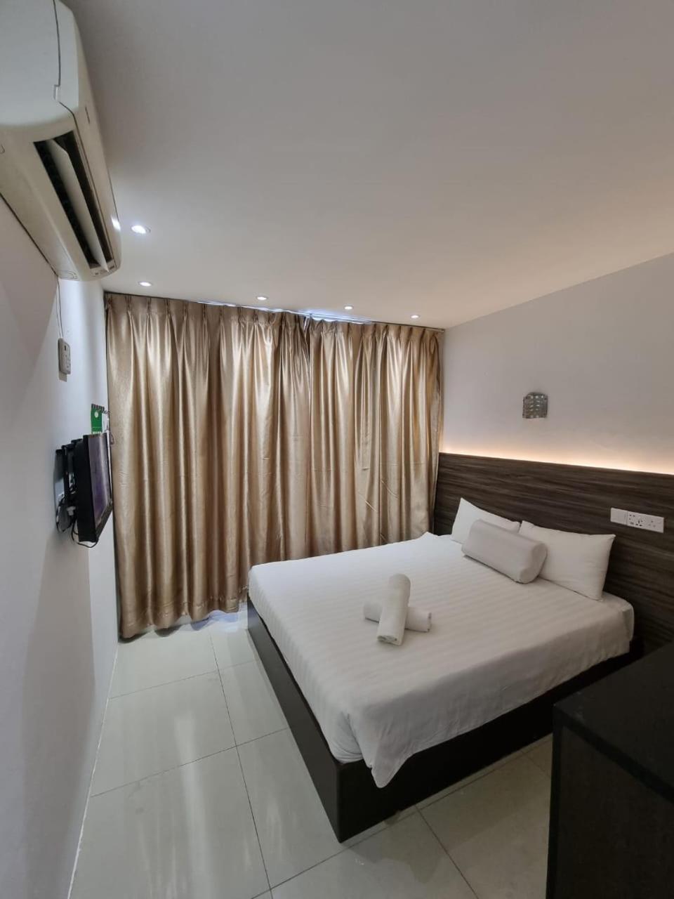 One Point Hotel Kuching Esterno foto
