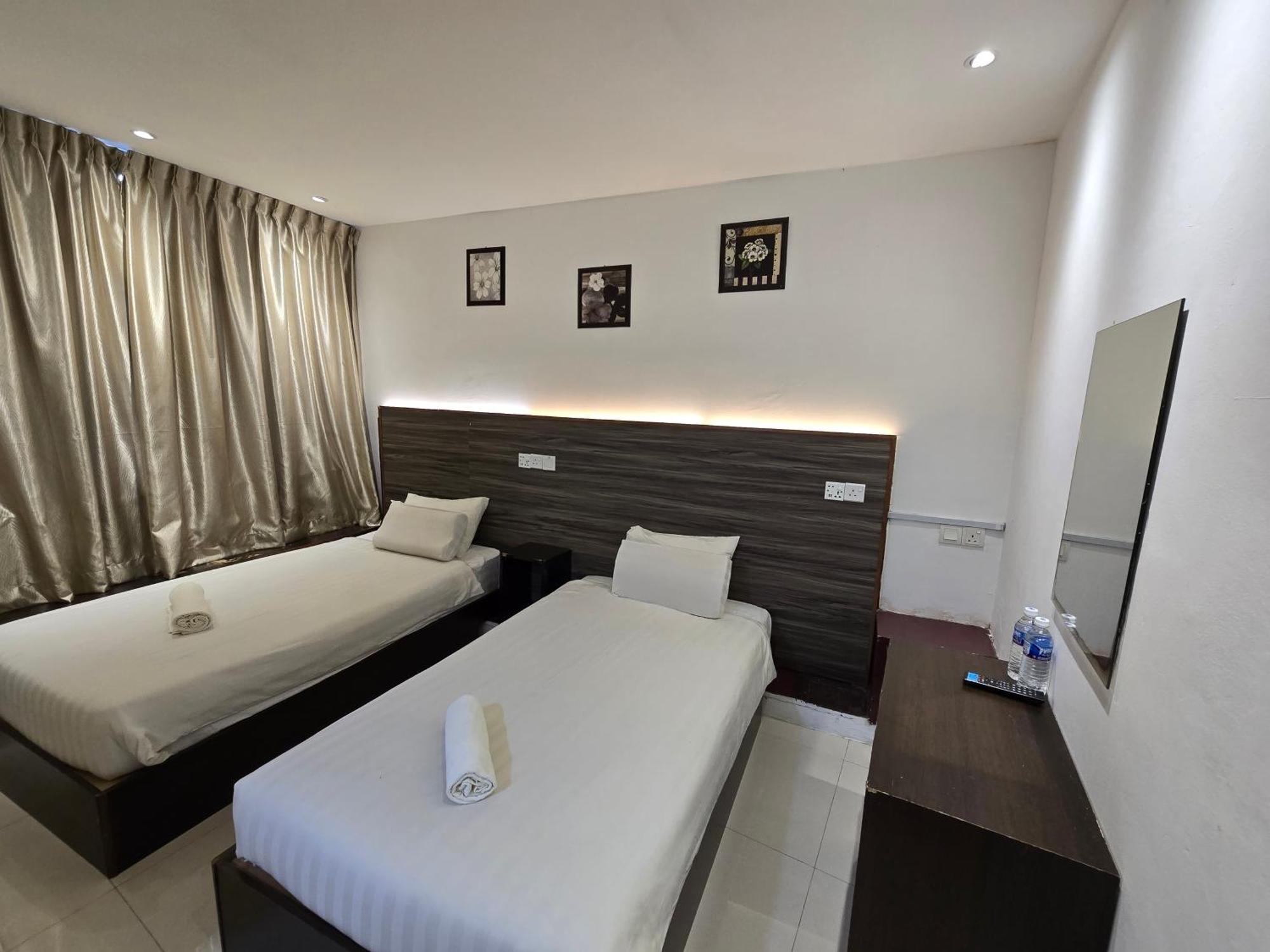 One Point Hotel Kuching Esterno foto