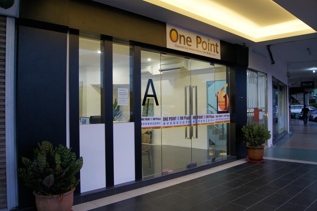 One Point Hotel Kuching Esterno foto