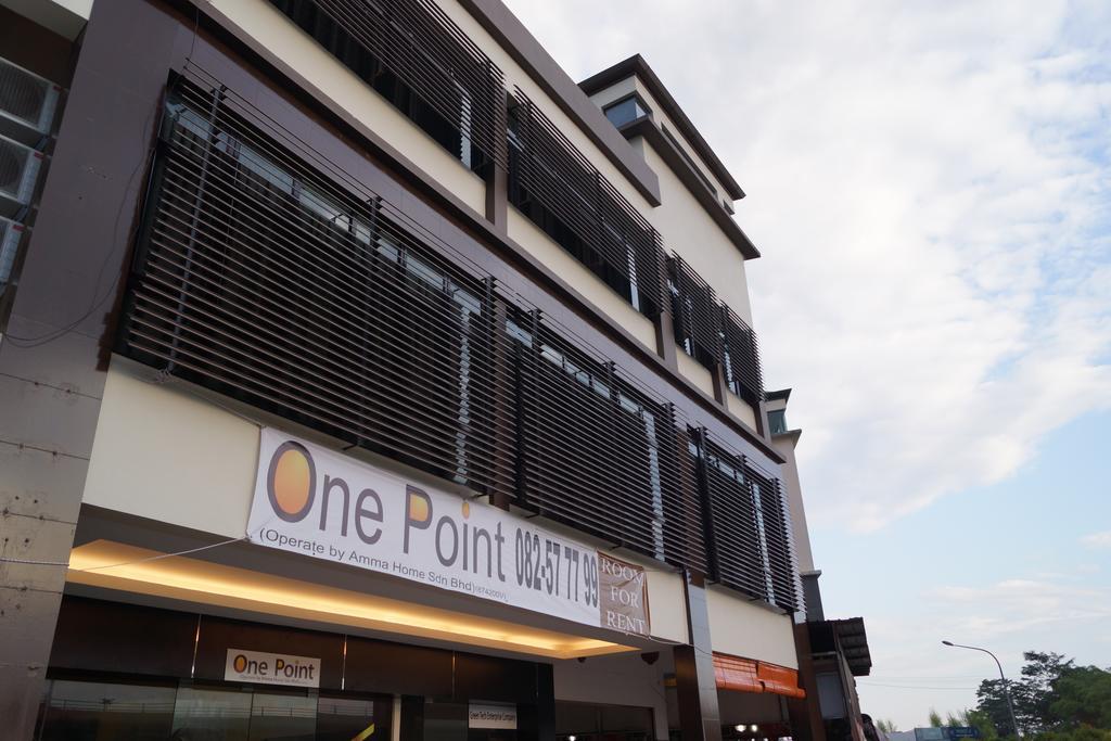 One Point Hotel Kuching Esterno foto
