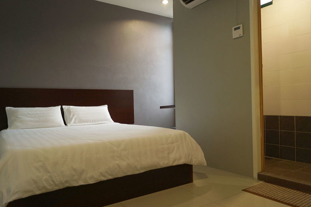 One Point Hotel Kuching Esterno foto